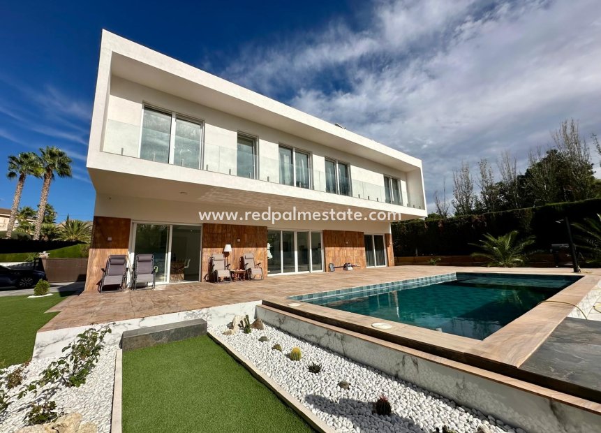 Resale - Villa -
Petrer - Inland