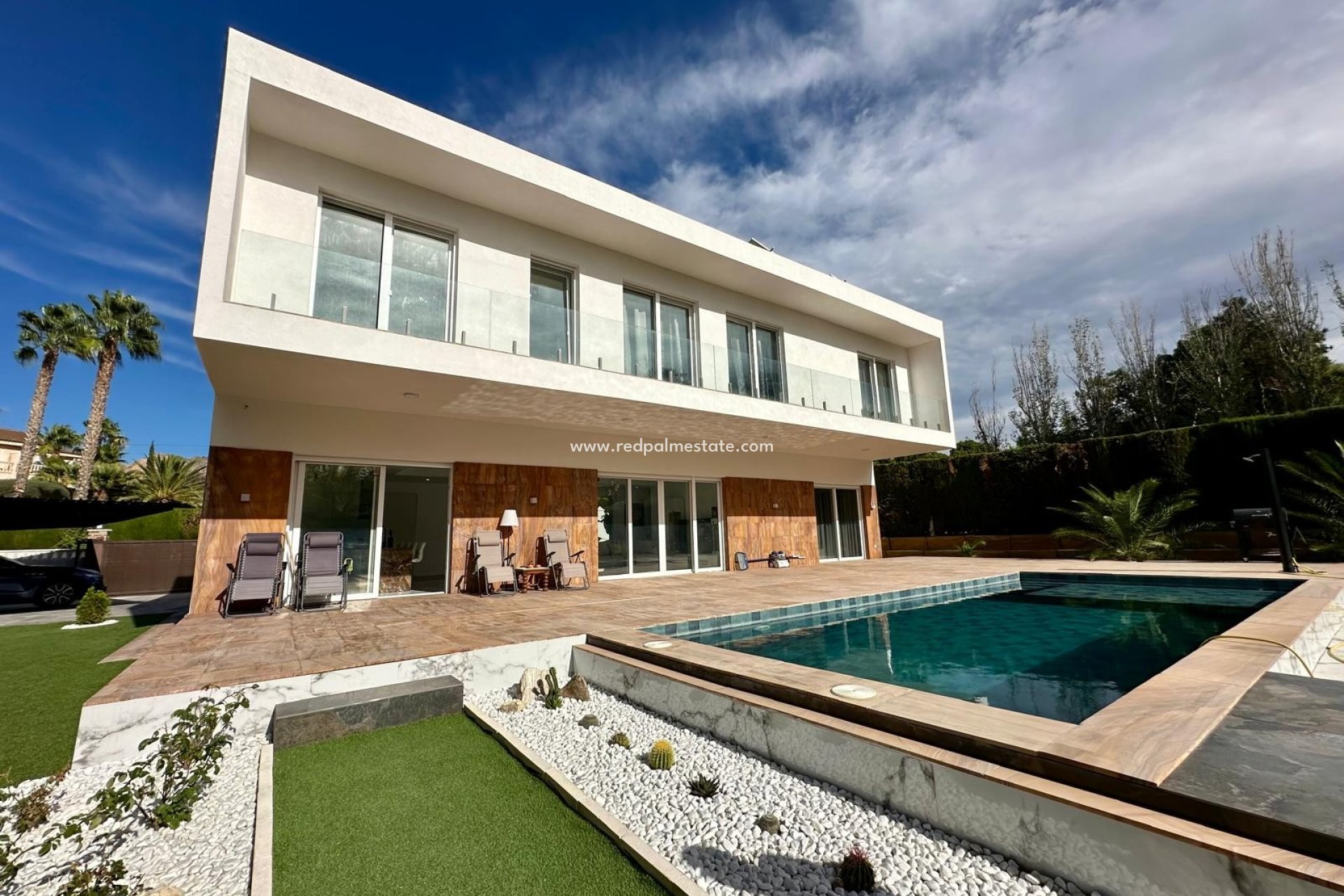 Resale - Villa -
Petrer - Inland