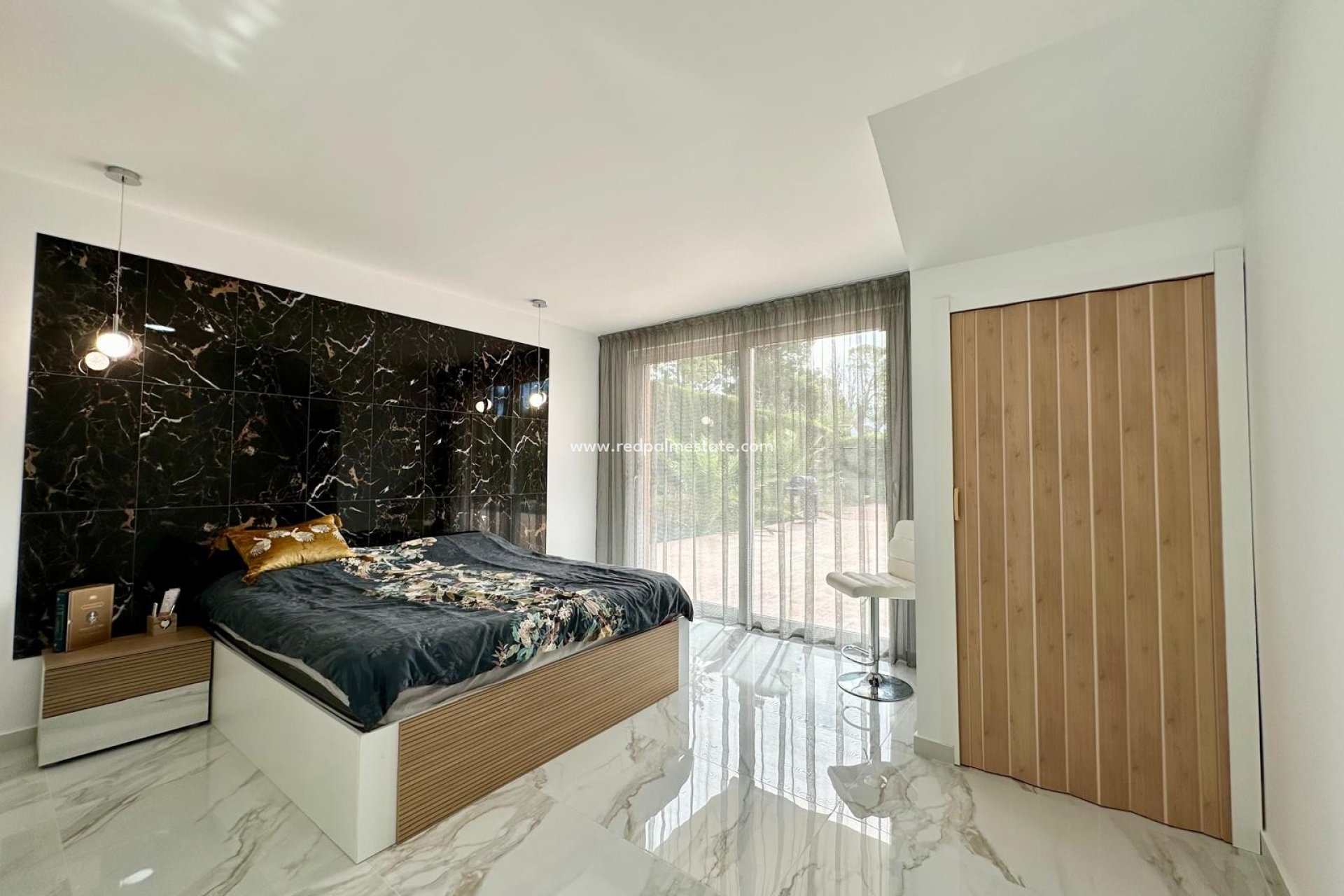 Resale - Villa -
Petrer - Inland