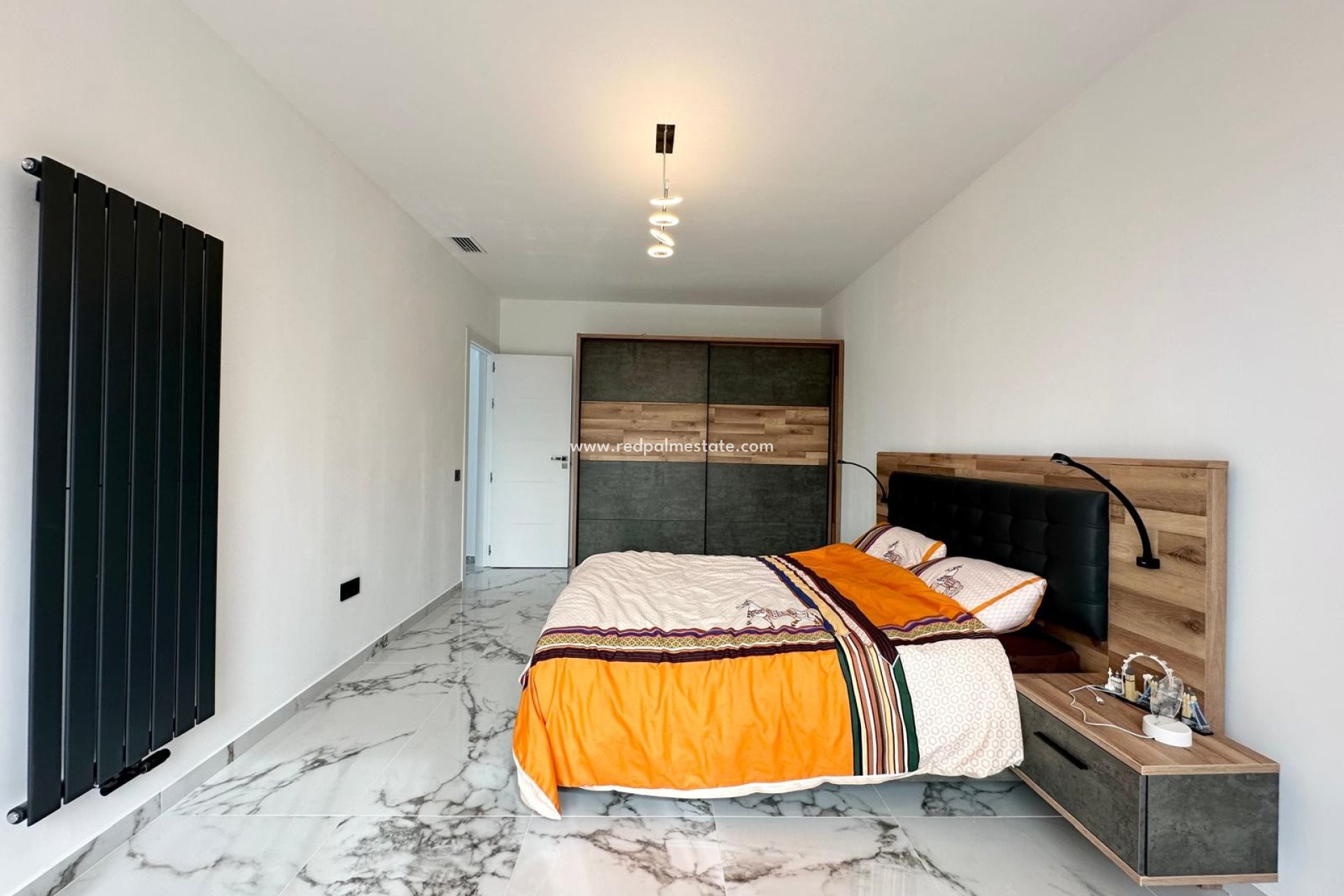 Resale - Villa -
Petrer - Inland