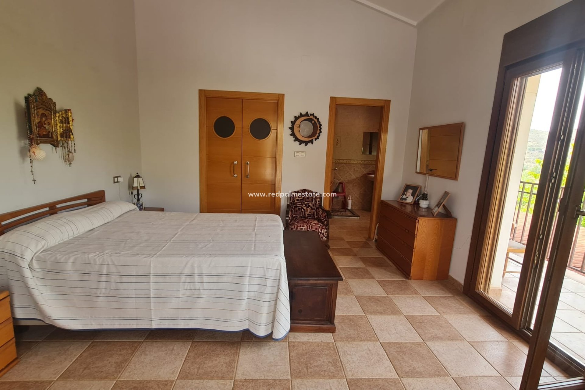 Resale - Villa -
Petrer - Inland