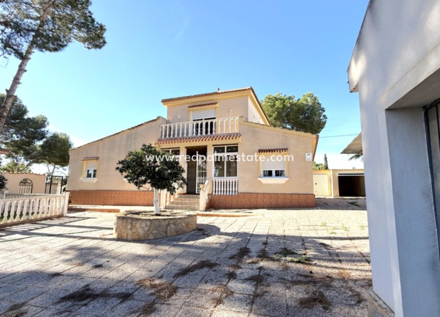 Resale - Villa -
Pilar de la Horadada - Costa Blanca