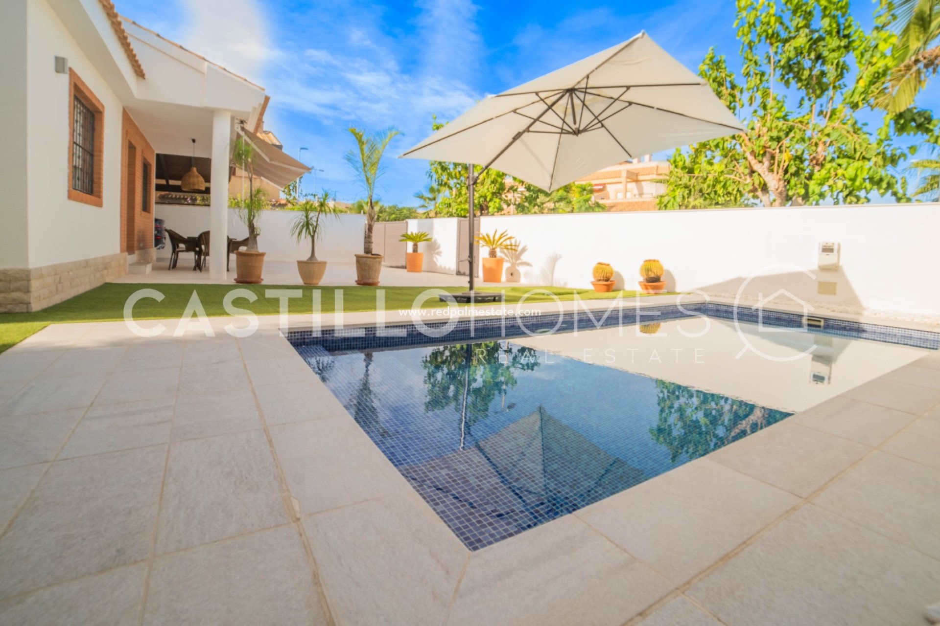 Resale - Villa -
Pilar de la Horadada - Torre de la Horadada