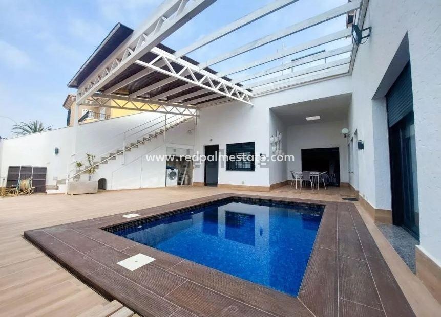 Resale - Villa -
Pilar de la Horadada - Torre de la Horadada