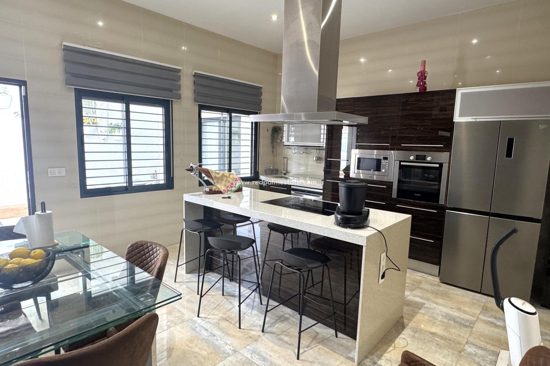 Resale - Villa -
Pilar de la Horadada - Torre de la Horadada