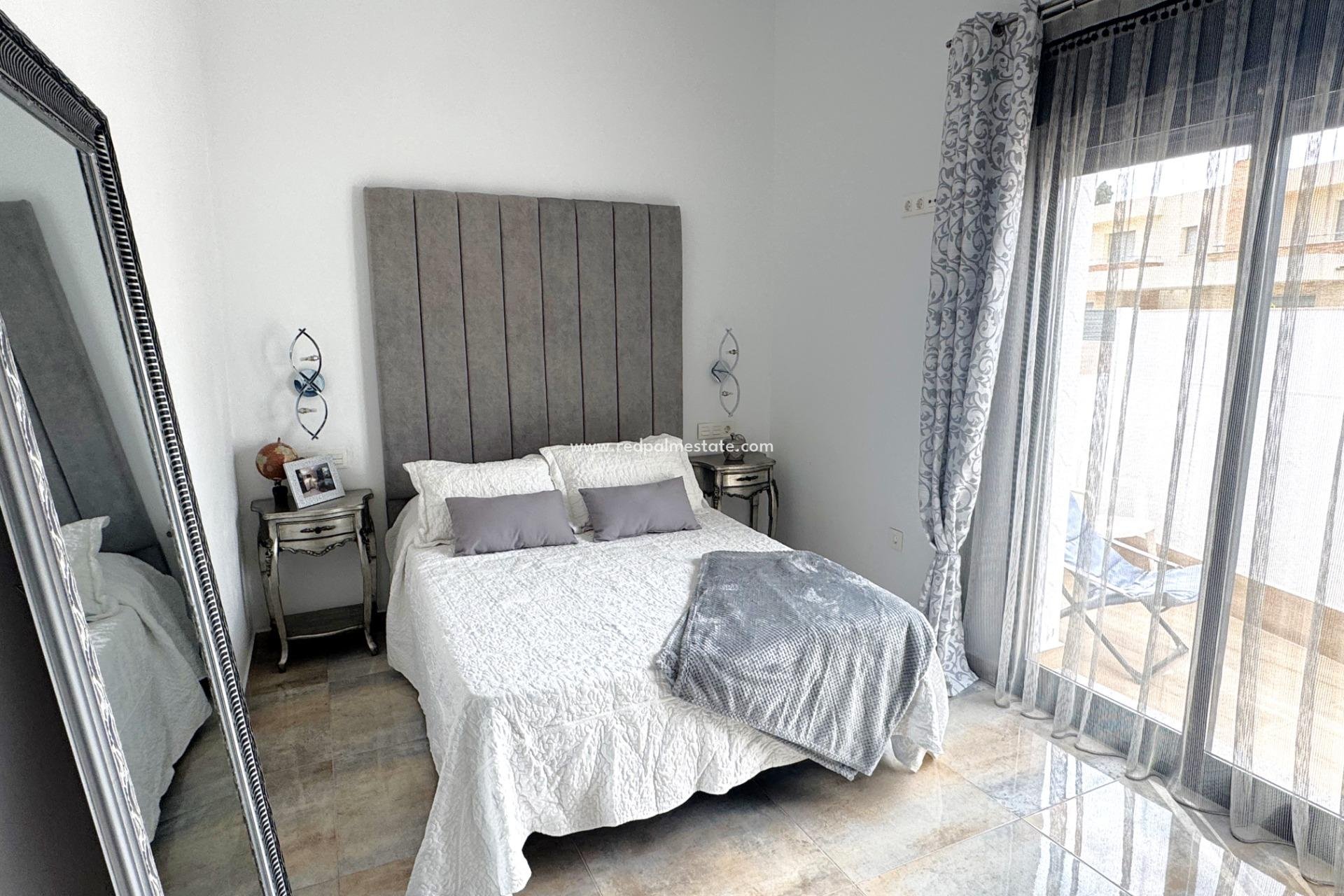 Resale - Villa -
Pilar de la Horadada - Torre de la Horadada