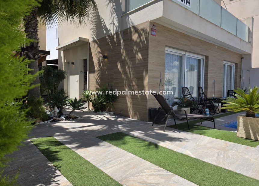 Resale - Villa -
Pilar de la Horadada - Zona Pueblo