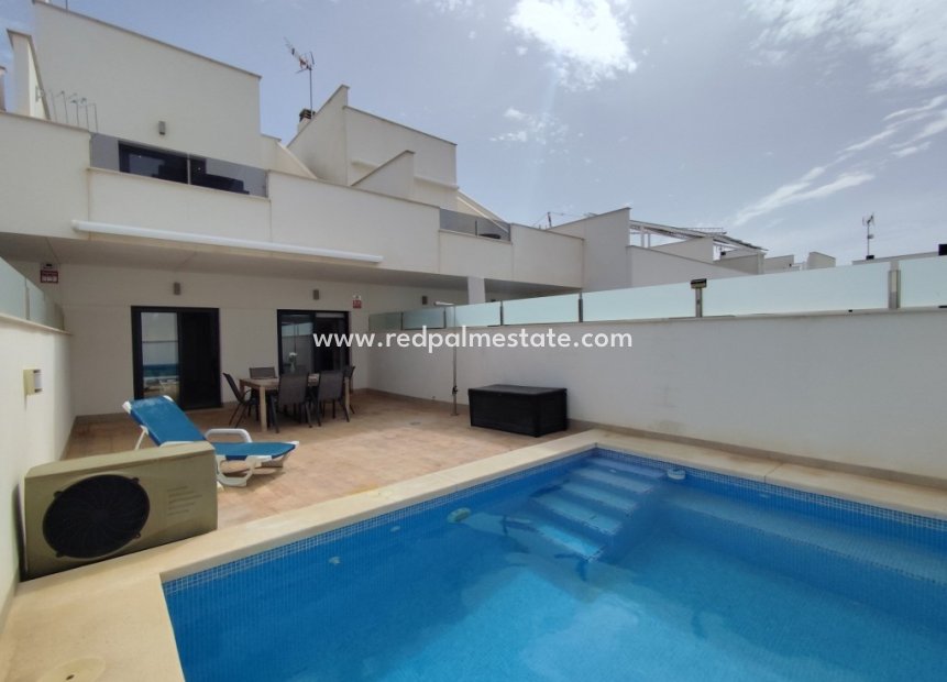 Resale - Villa -
Pilar de la Horadada