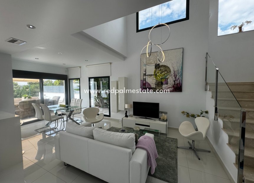 Resale - Villa -
Pilar de la Horadada