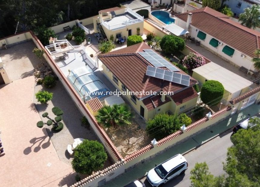 Resale - Villa -
Pinar de Campoverde - Inland