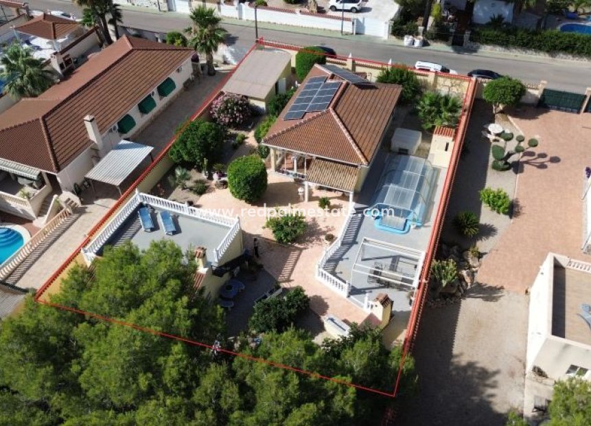 Resale - Villa -
Pinar de Campoverde - Inland