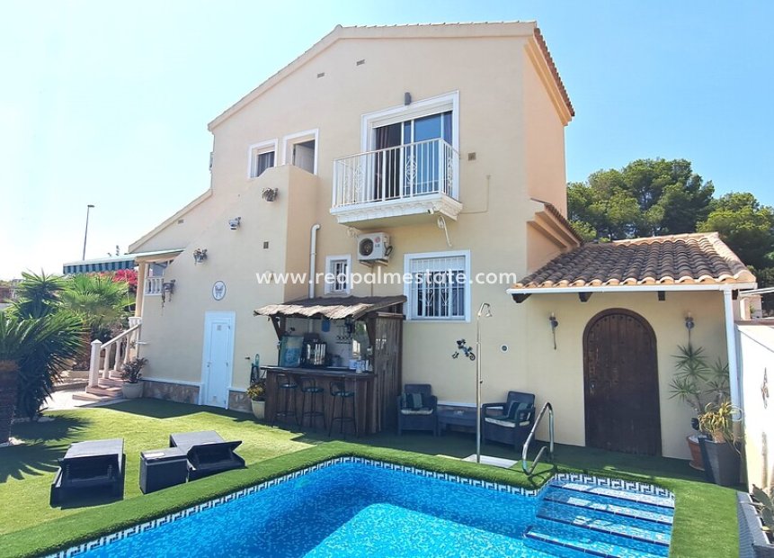 Resale - Villa -
Pinar de Campoverde - Inland