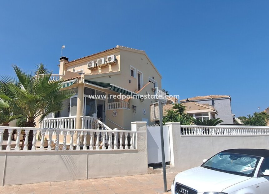 Resale - Villa -
Pinar de Campoverde - Inland