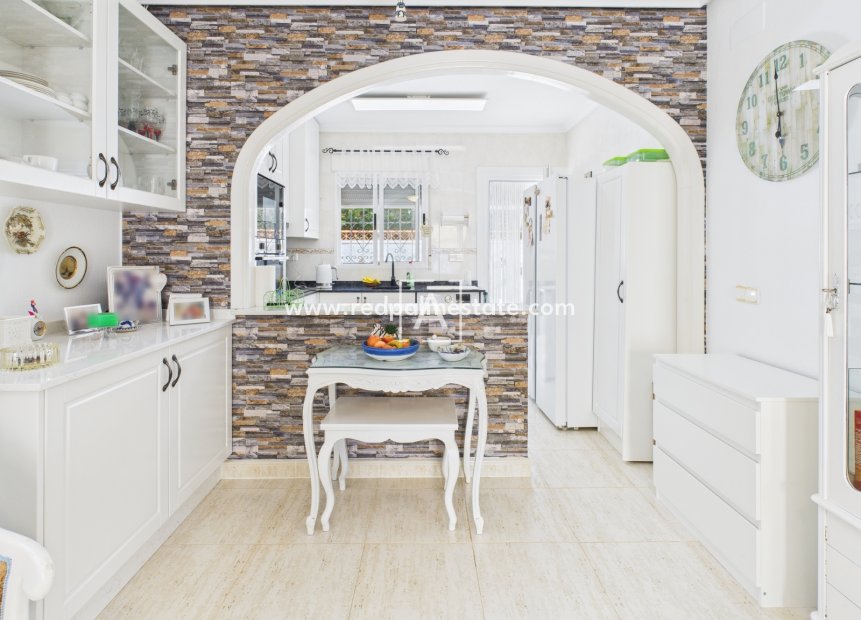 Resale - Villa -
Pinar de Campoverde - Inland