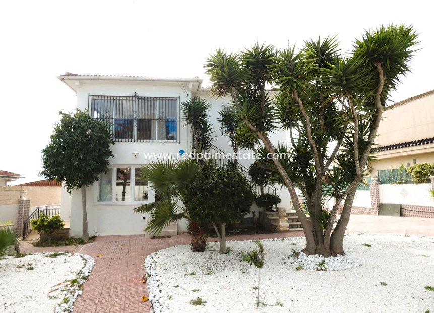 Resale - Villa -
Pinar de Campoverde
