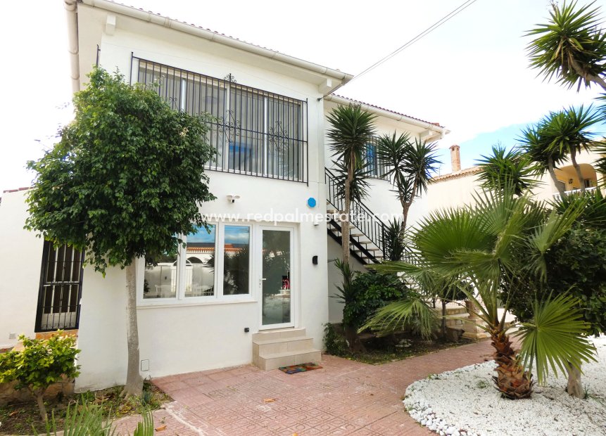 Resale - Villa -
Pinar de Campoverde