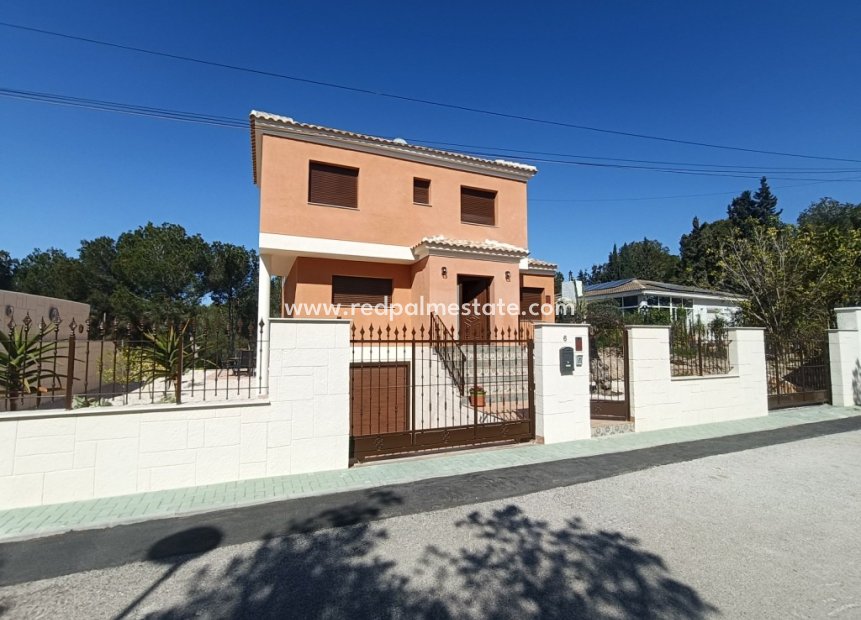 Resale - Villa -
Pinar de Campoverde