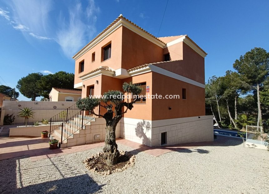 Resale - Villa -
Pinar de Campoverde
