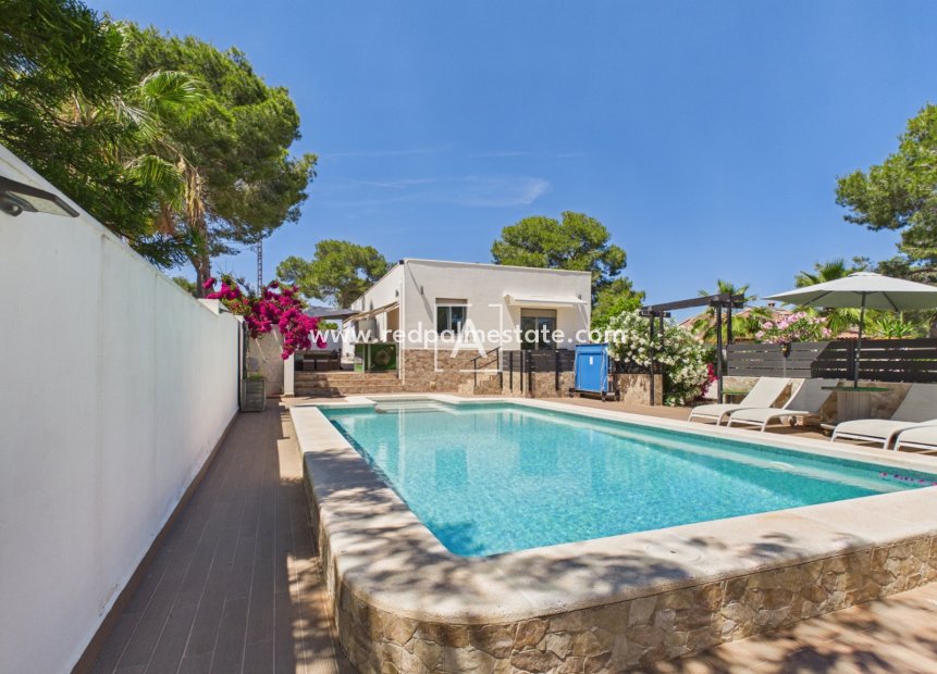 Resale - Villa -
Pinar de Campoverde