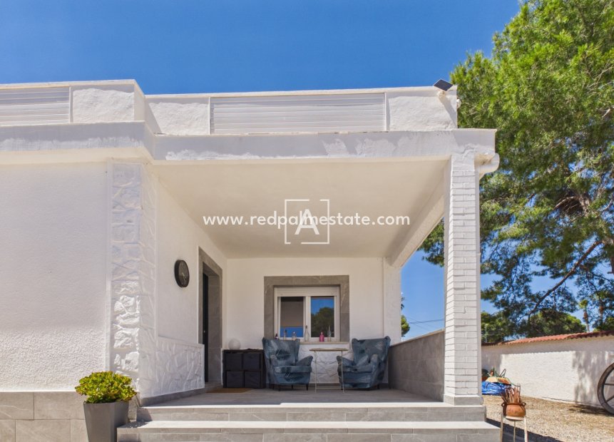 Resale - Villa -
Pinar de Campoverde