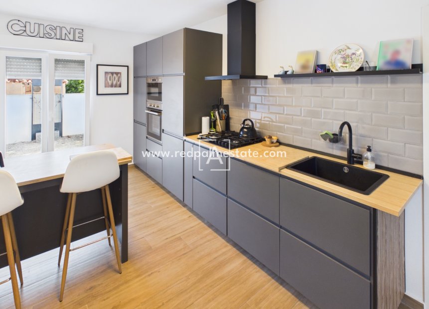 Resale - Villa -
Pinar de Campoverde