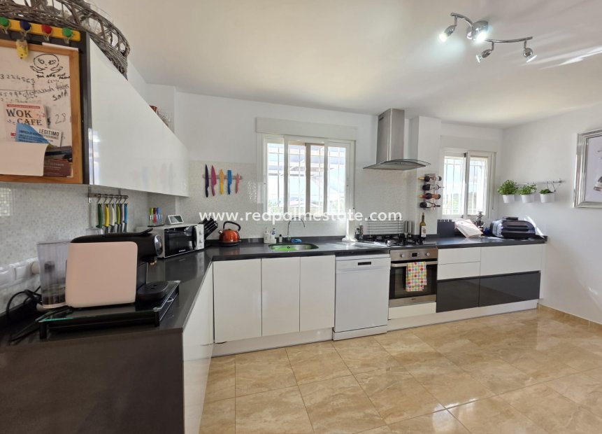 Resale - Villa -
Pinoso - Inland