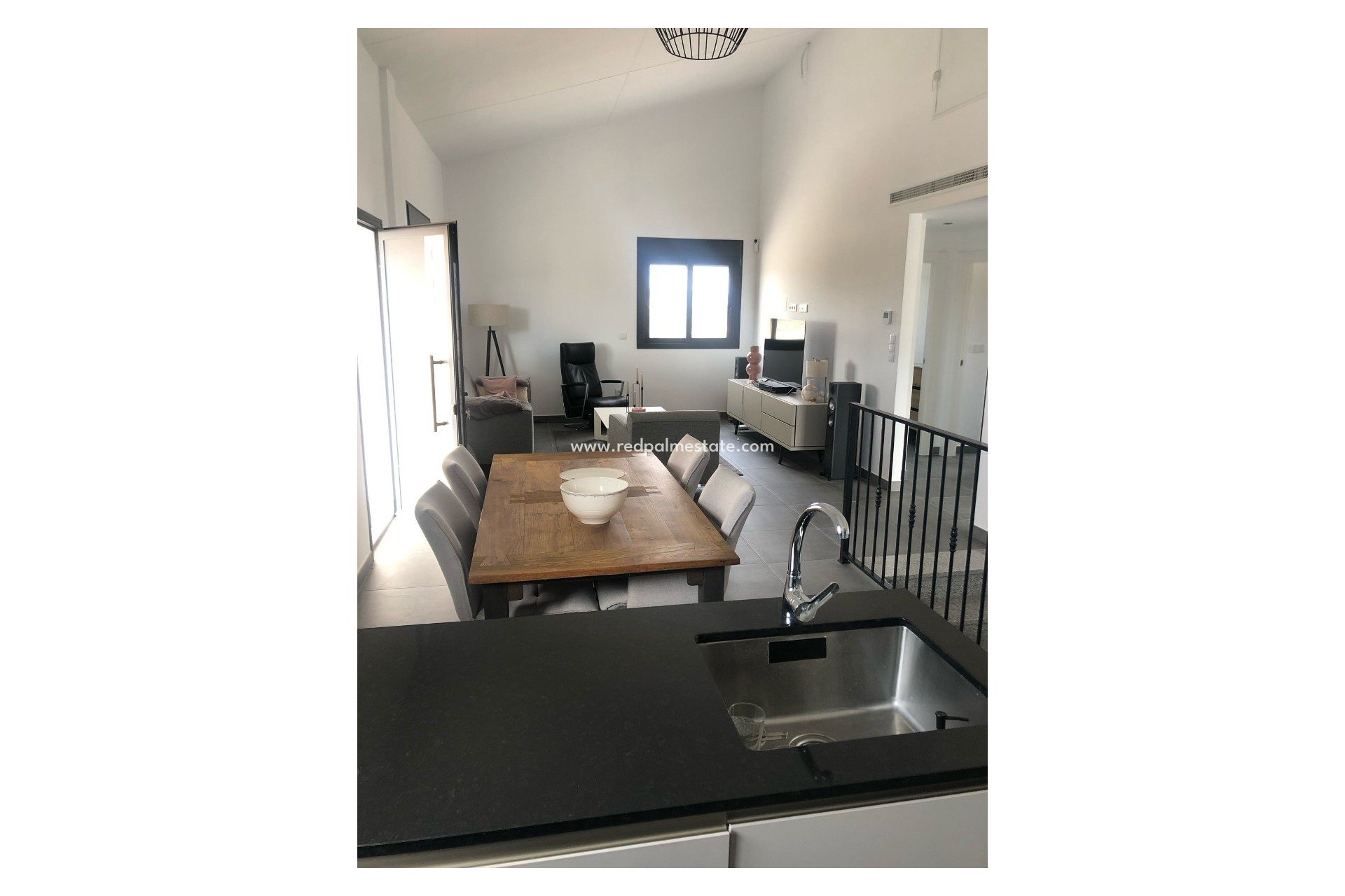 Resale - Villa -
Pinoso - Inland