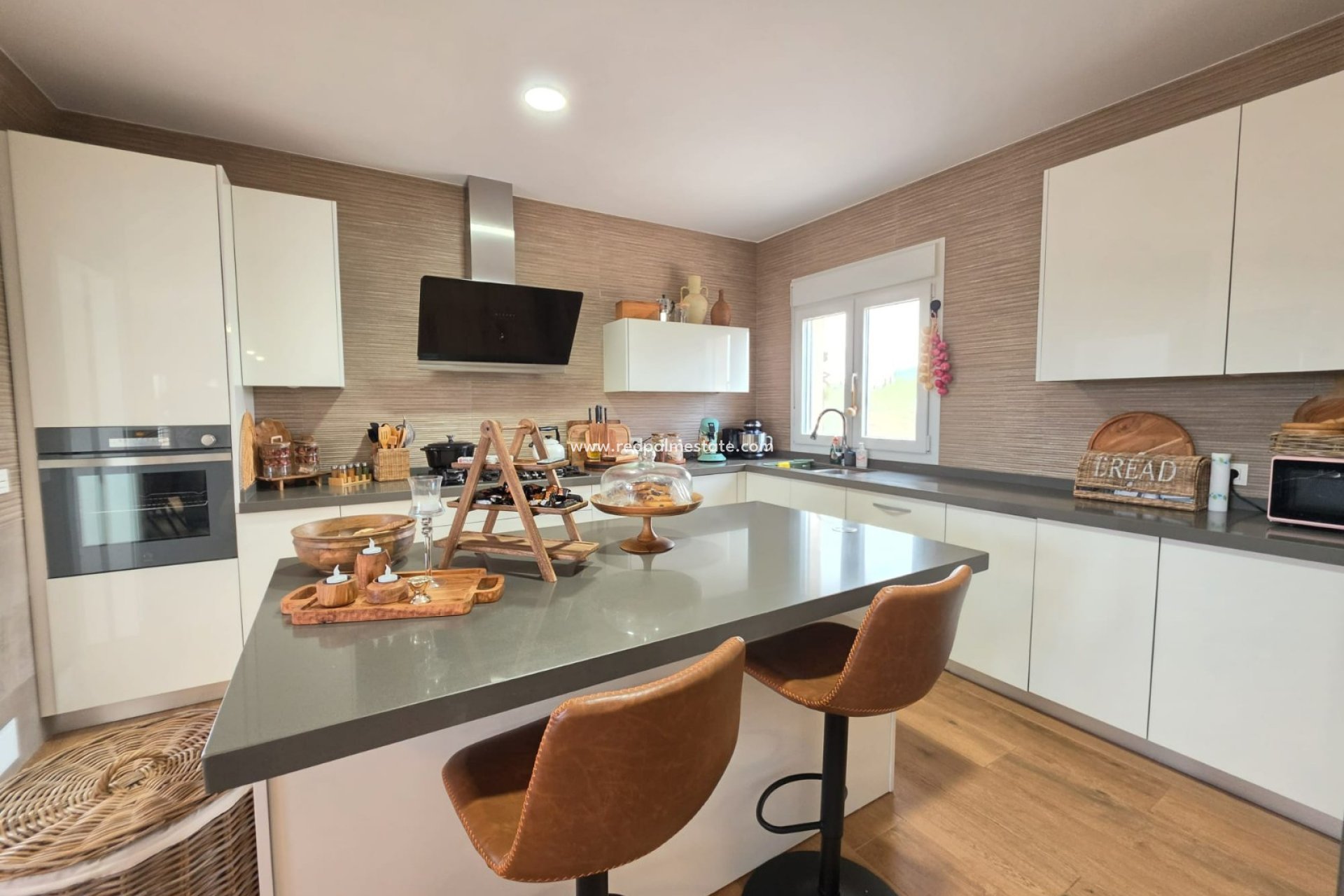 Resale - Villa -
Pinoso - Inland