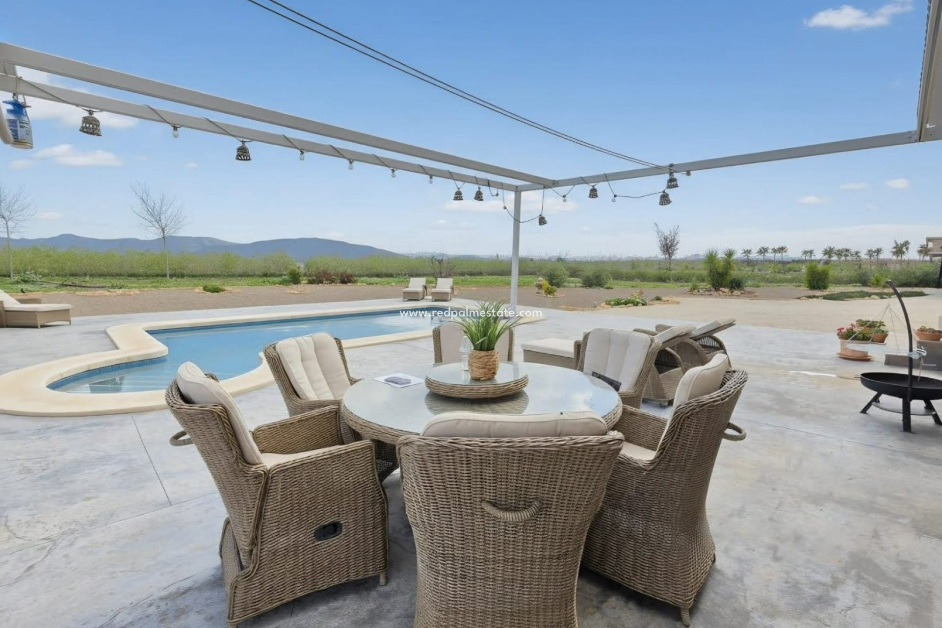 Resale - Villa -
Pinoso - Inland