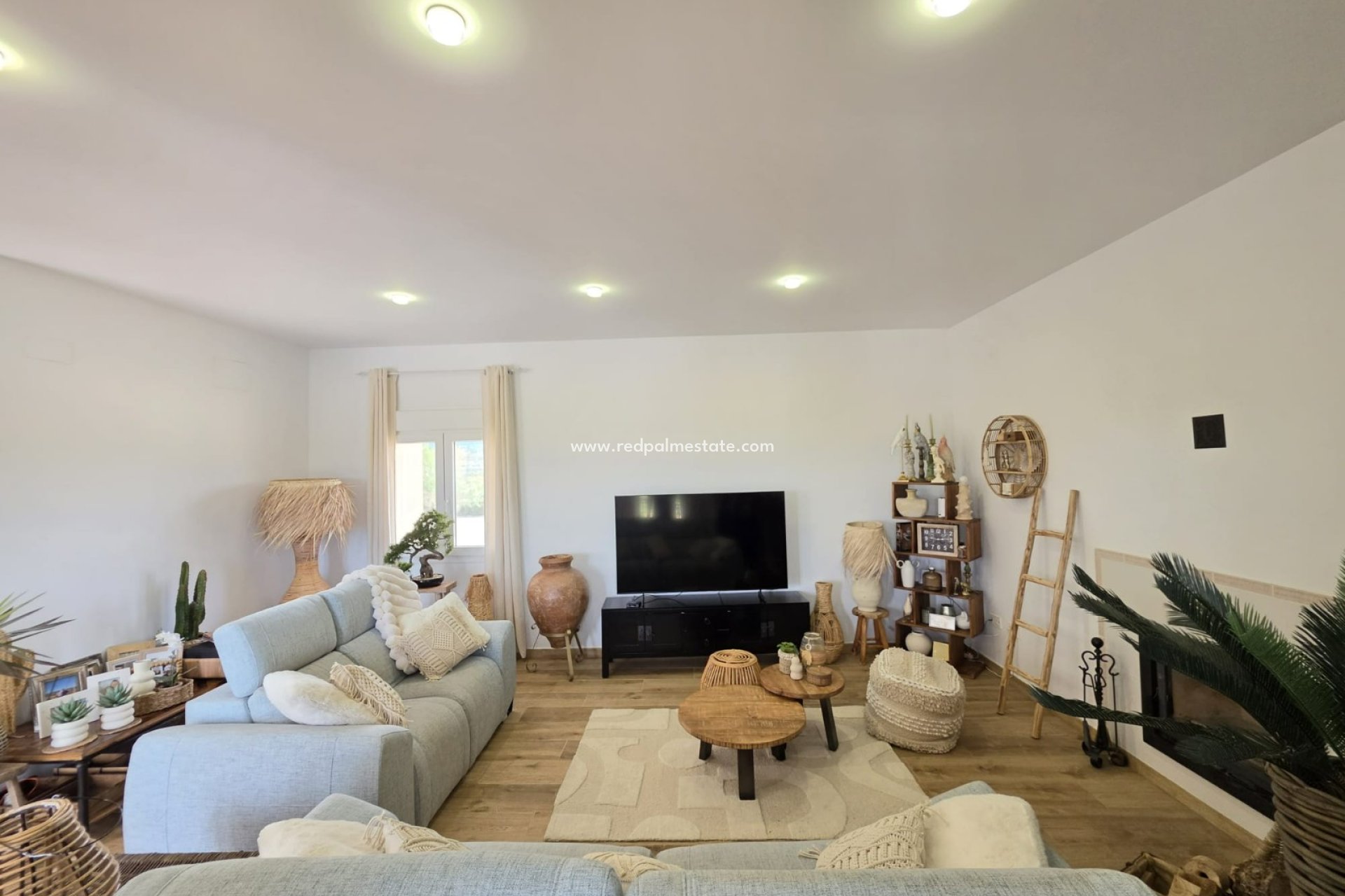 Resale - Villa -
Pinoso - Inland