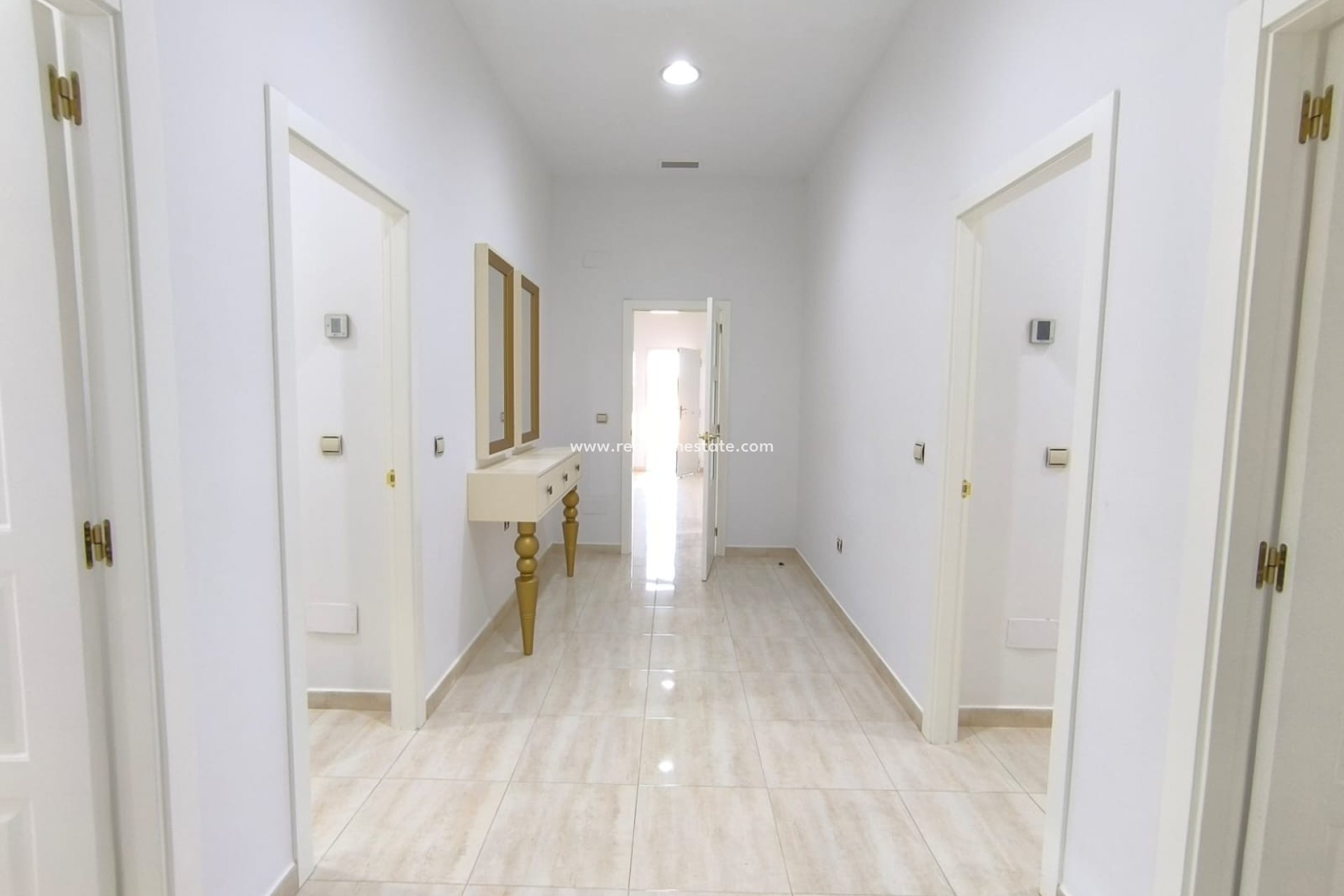 Resale - Villa -
Pinoso - Inland