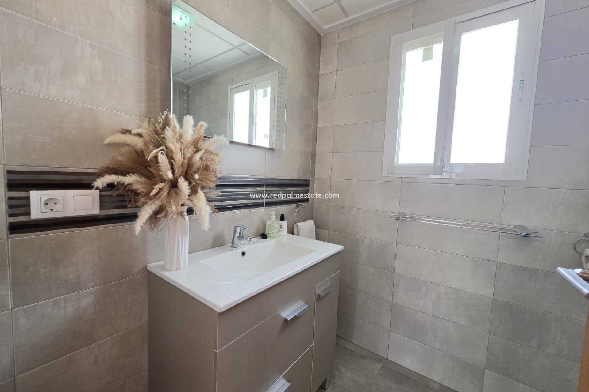 Resale - Villa -
Pinoso - Inland