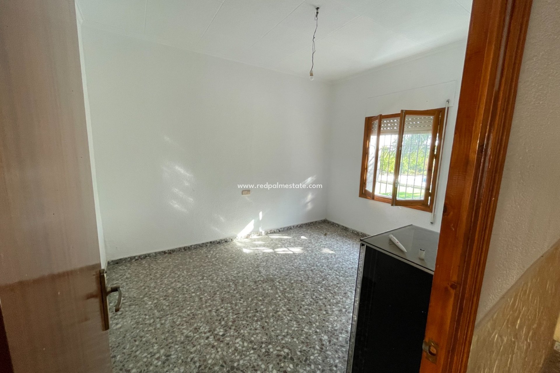 Resale - Villa -
Redován - Inland