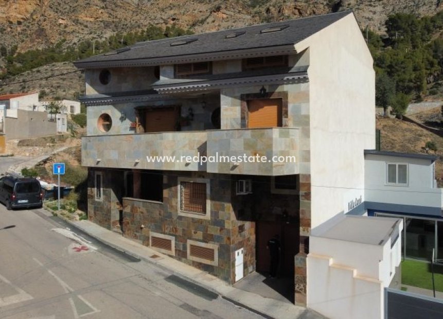 Resale - Villa -
Redován - Inland