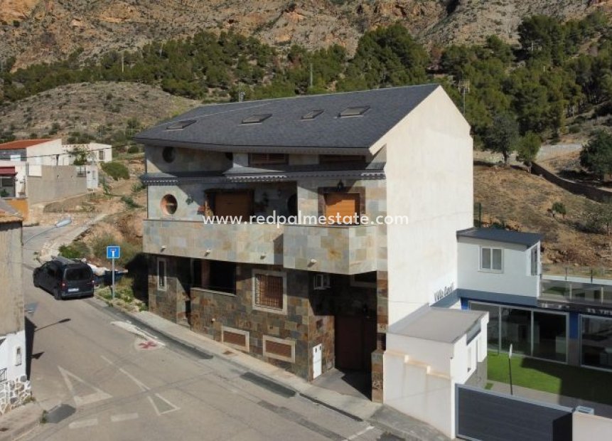 Resale - Villa -
Redován - Inland