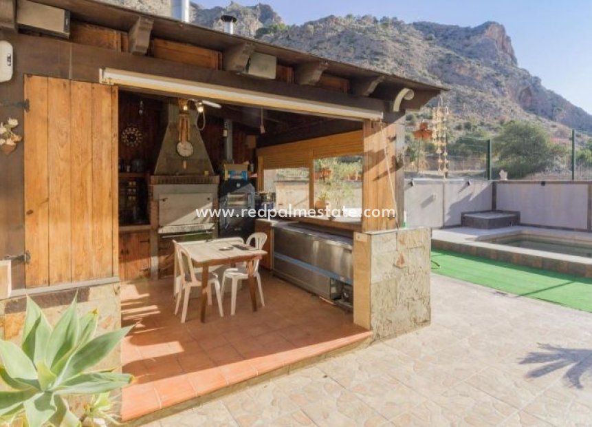 Resale - Villa -
Redován - Inland