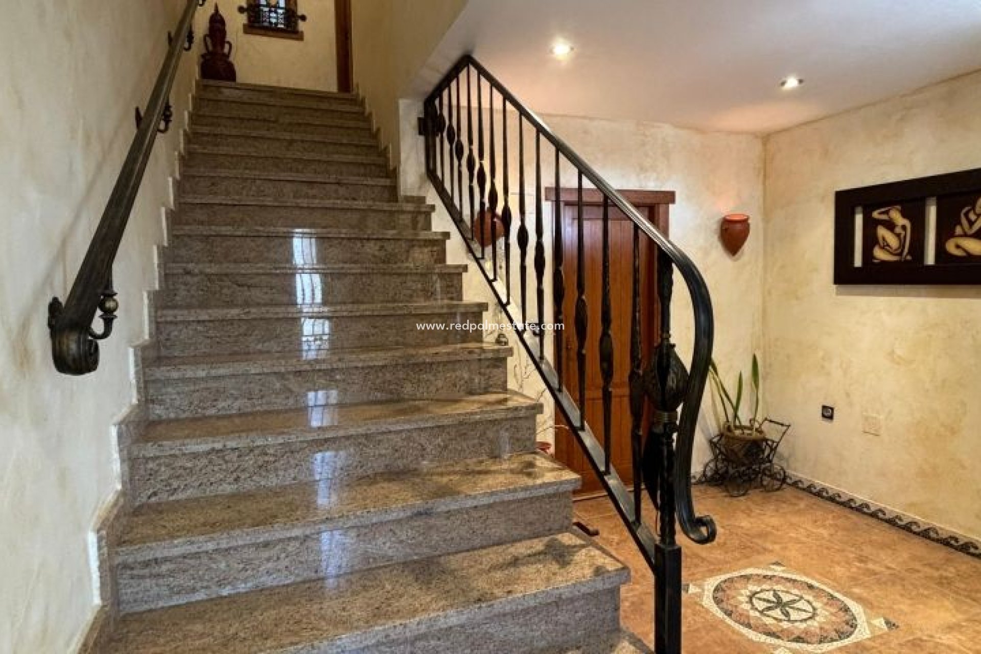 Resale - Villa -
Redován - Inland