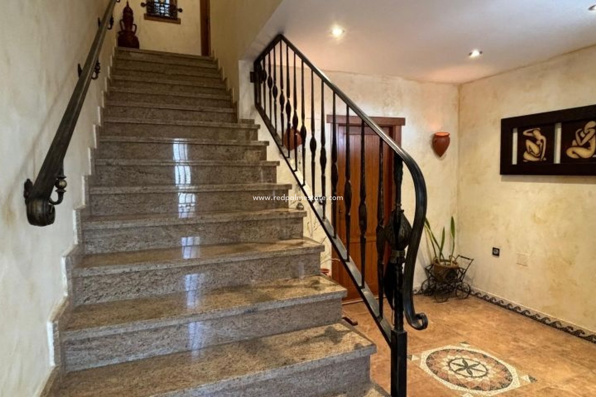 Resale - Villa -
Redován - Inland