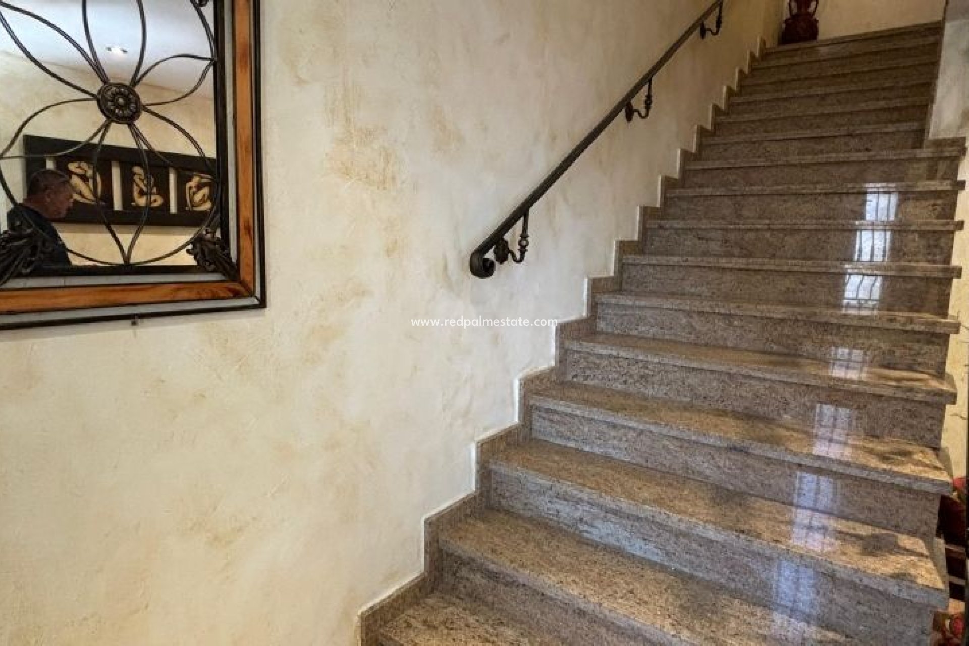 Resale - Villa -
Redován - Inland