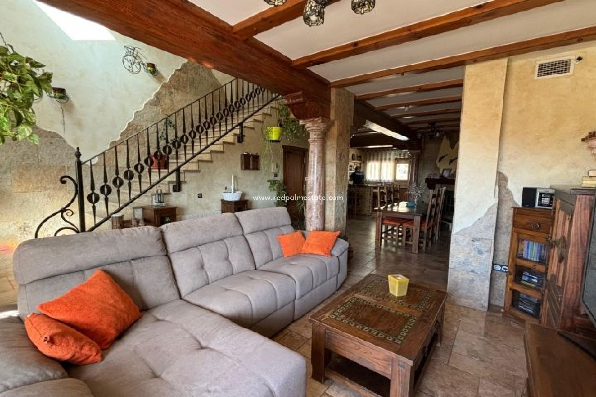 Resale - Villa -
Redován - Inland