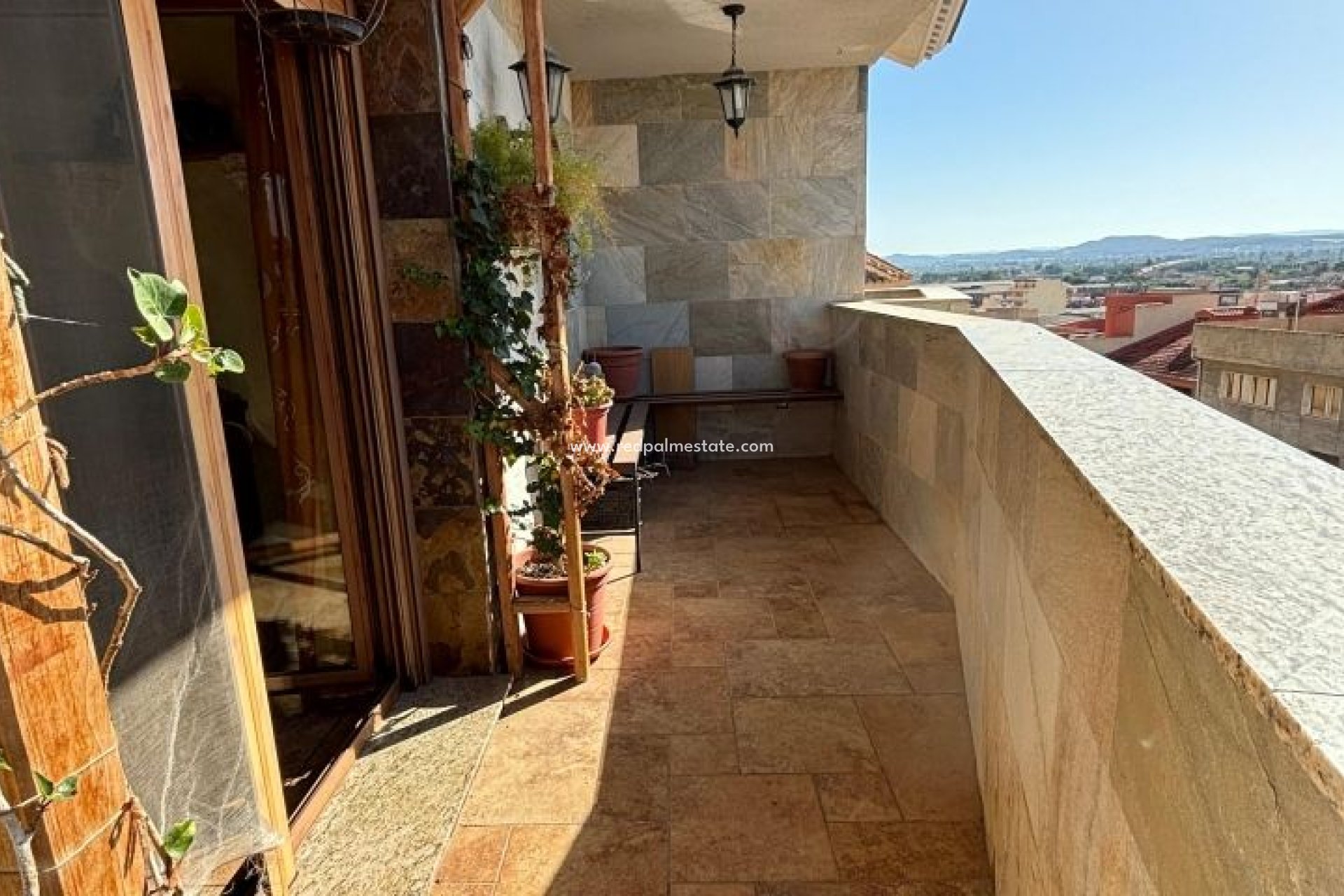 Resale - Villa -
Redován - Inland