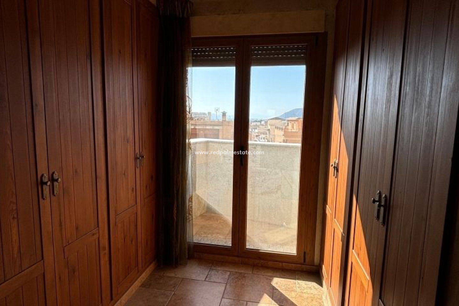 Resale - Villa -
Redován - Inland