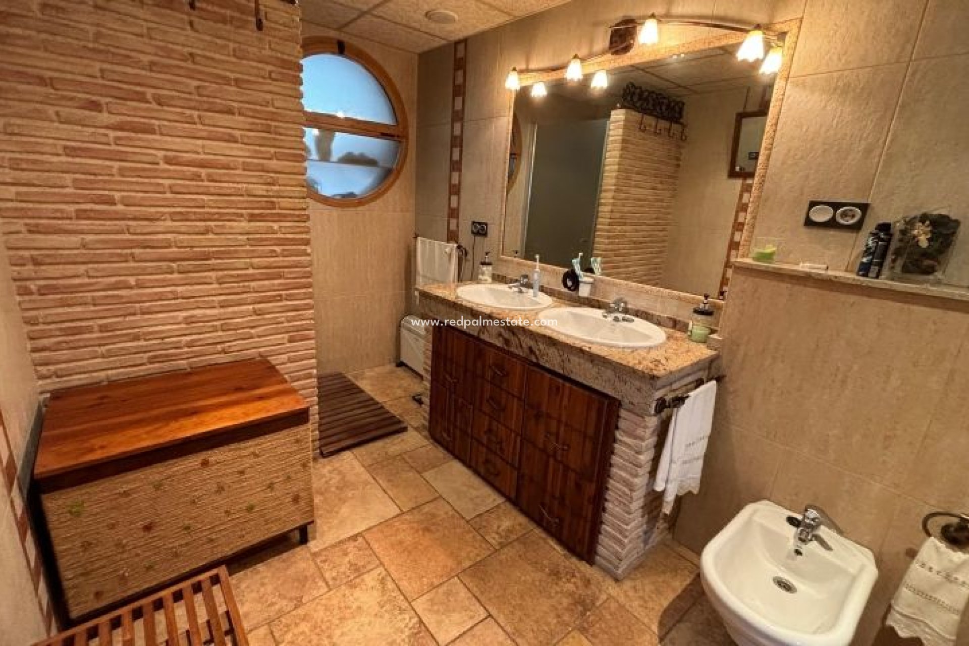 Resale - Villa -
Redován - Inland