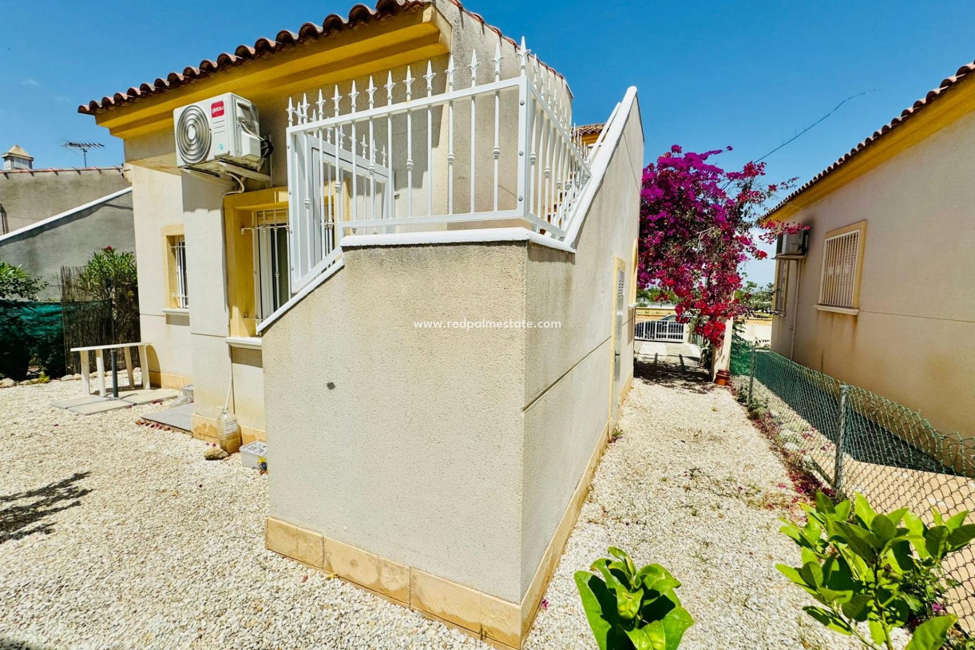 Resale - Villa -
Rojales - Inland