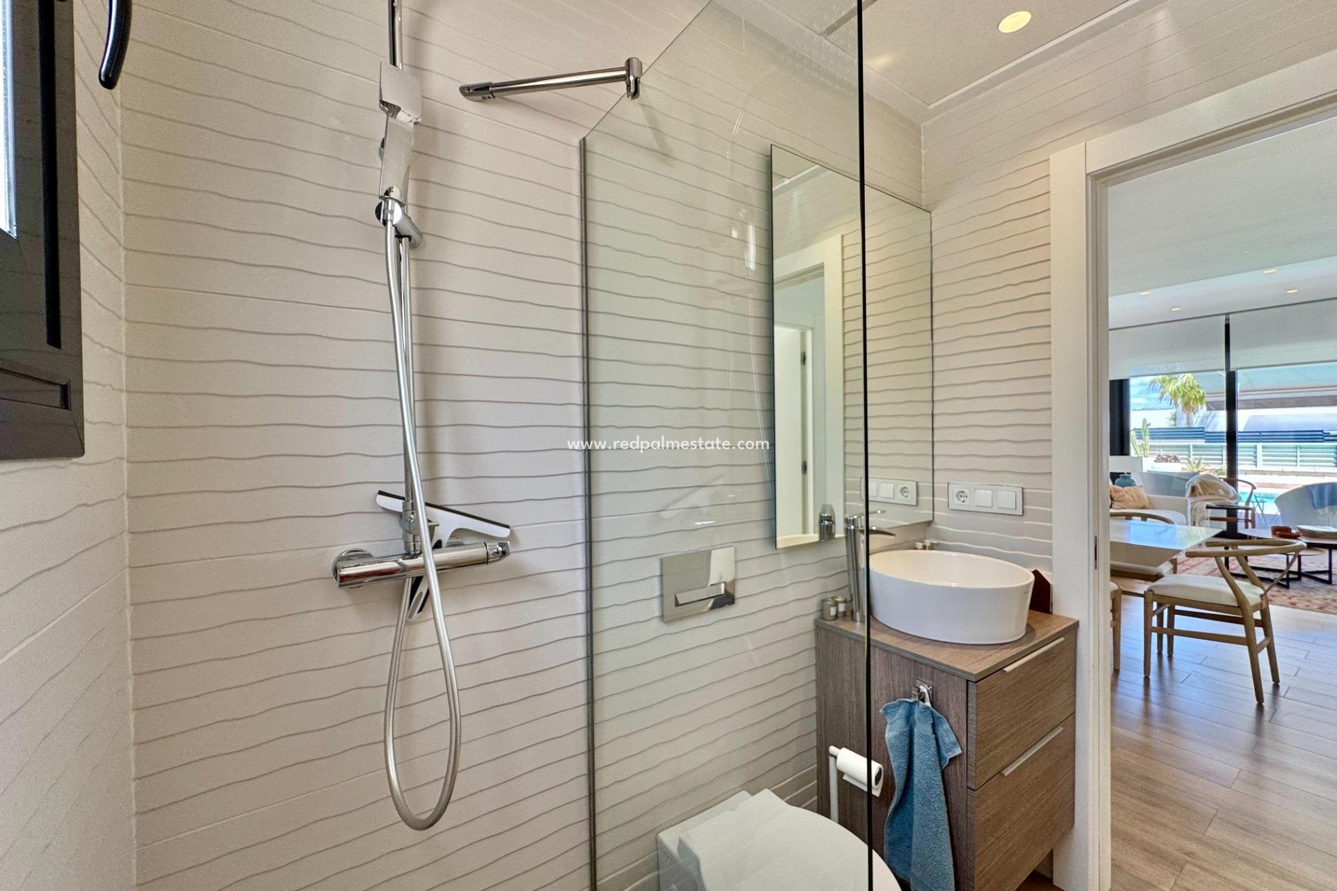 Resale - Villa -
San Miguel de Salinas - Bellavista