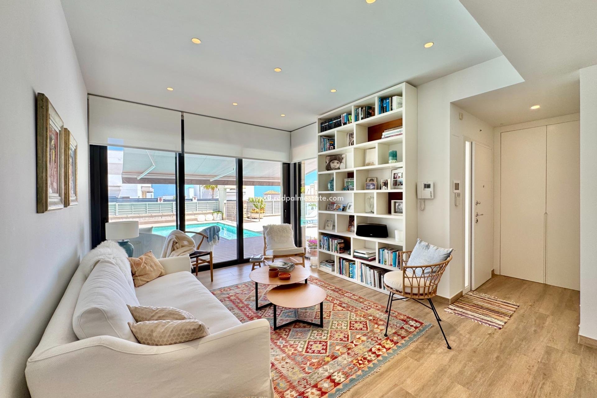 Resale - Villa -
San Miguel de Salinas - Bellavista