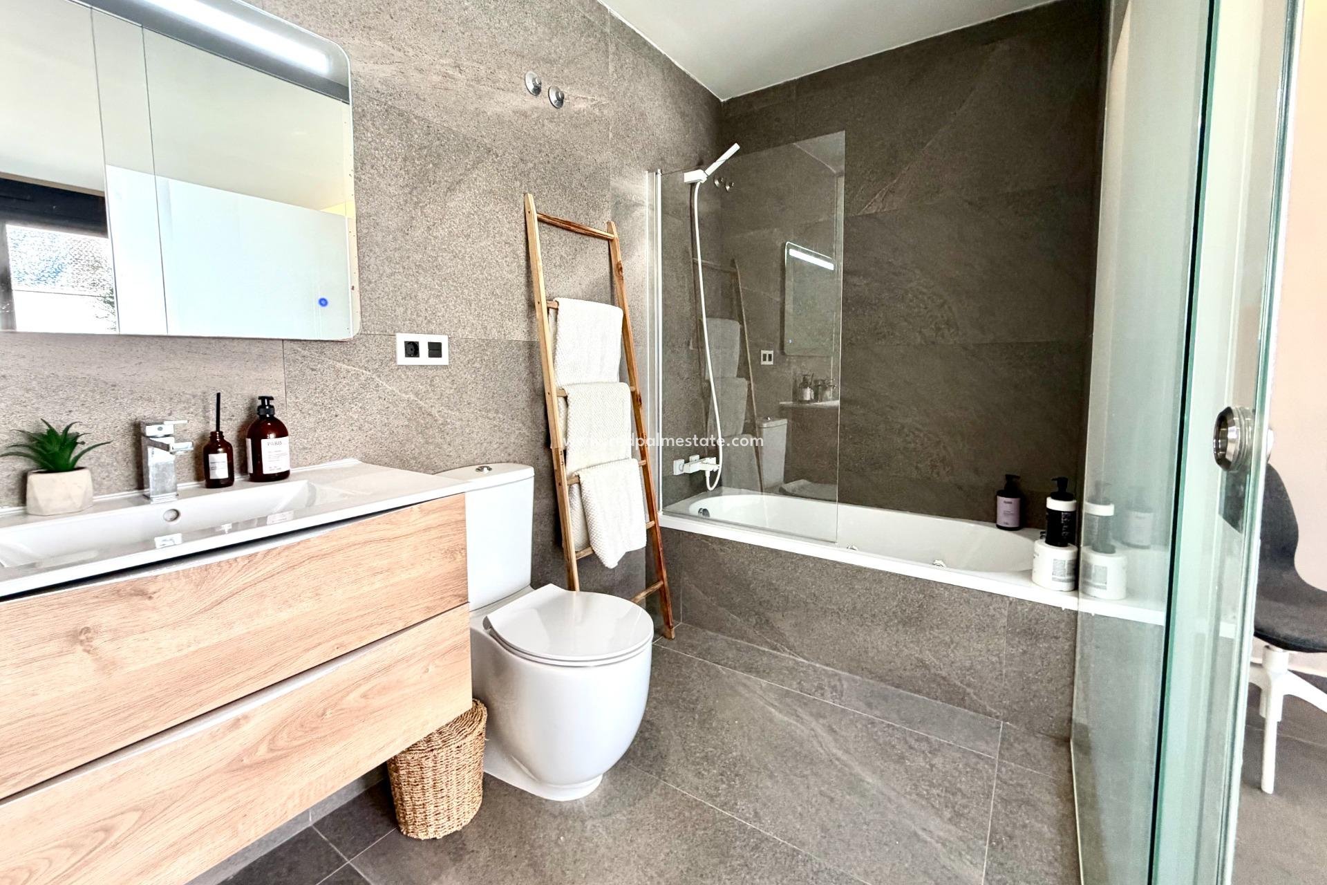 Resale - Villa -
San Miguel de Salinas - Bellavista