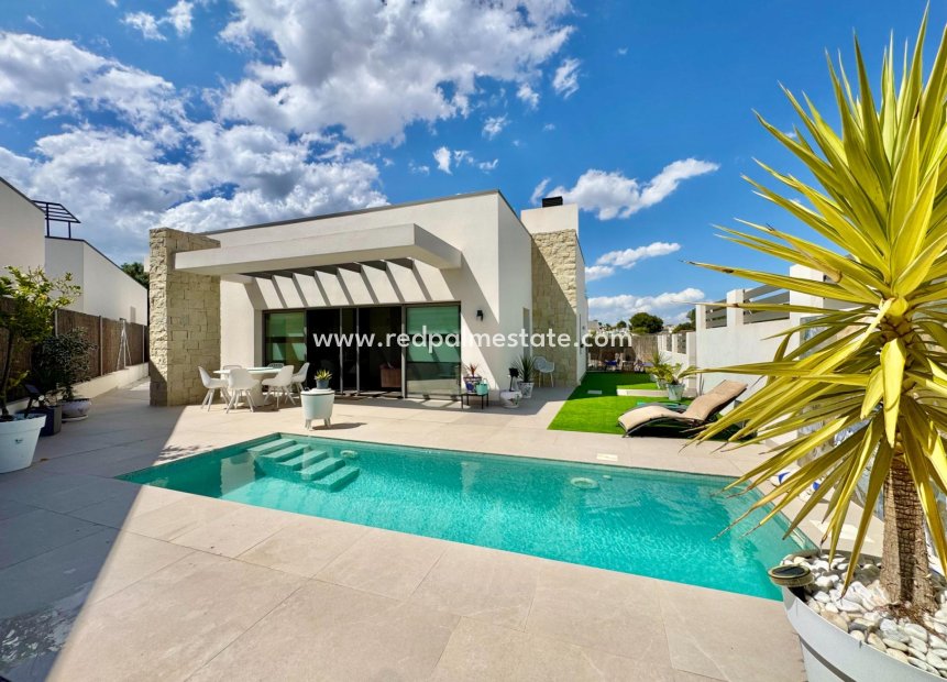 Resale - Villa -
San Miguel de Salinas - Blue Lagoon - Galán