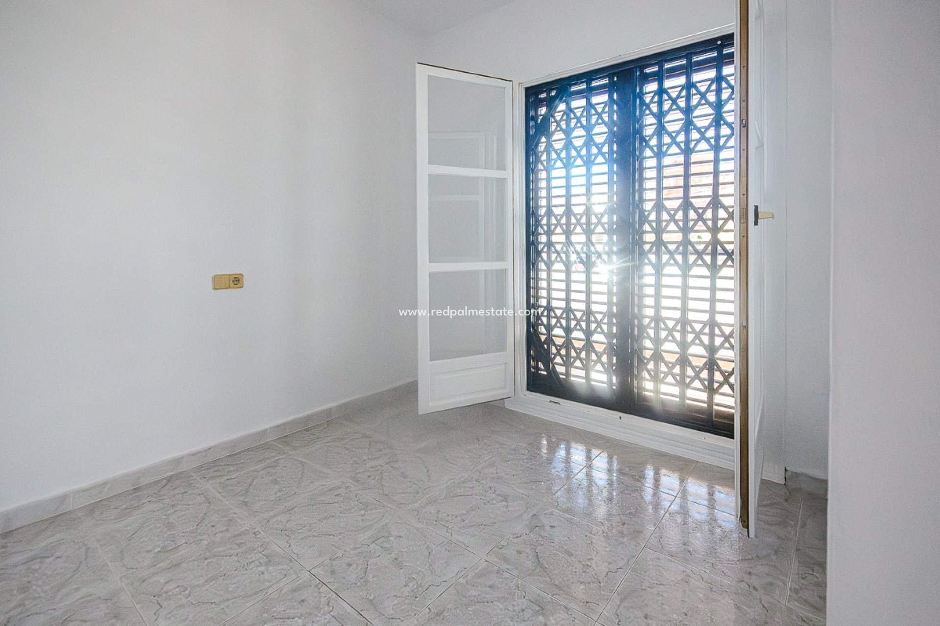 Resale - Villa -
San Miguel de Salinas - Inland