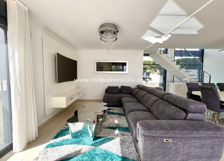 Resale - Villa -
San Miguel de Salinas - Inland